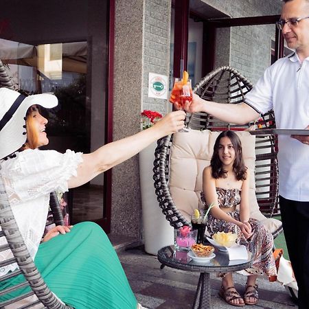 רימיני Hotel Capinera מראה חיצוני תמונה