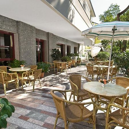 רימיני Hotel Capinera מראה חיצוני תמונה