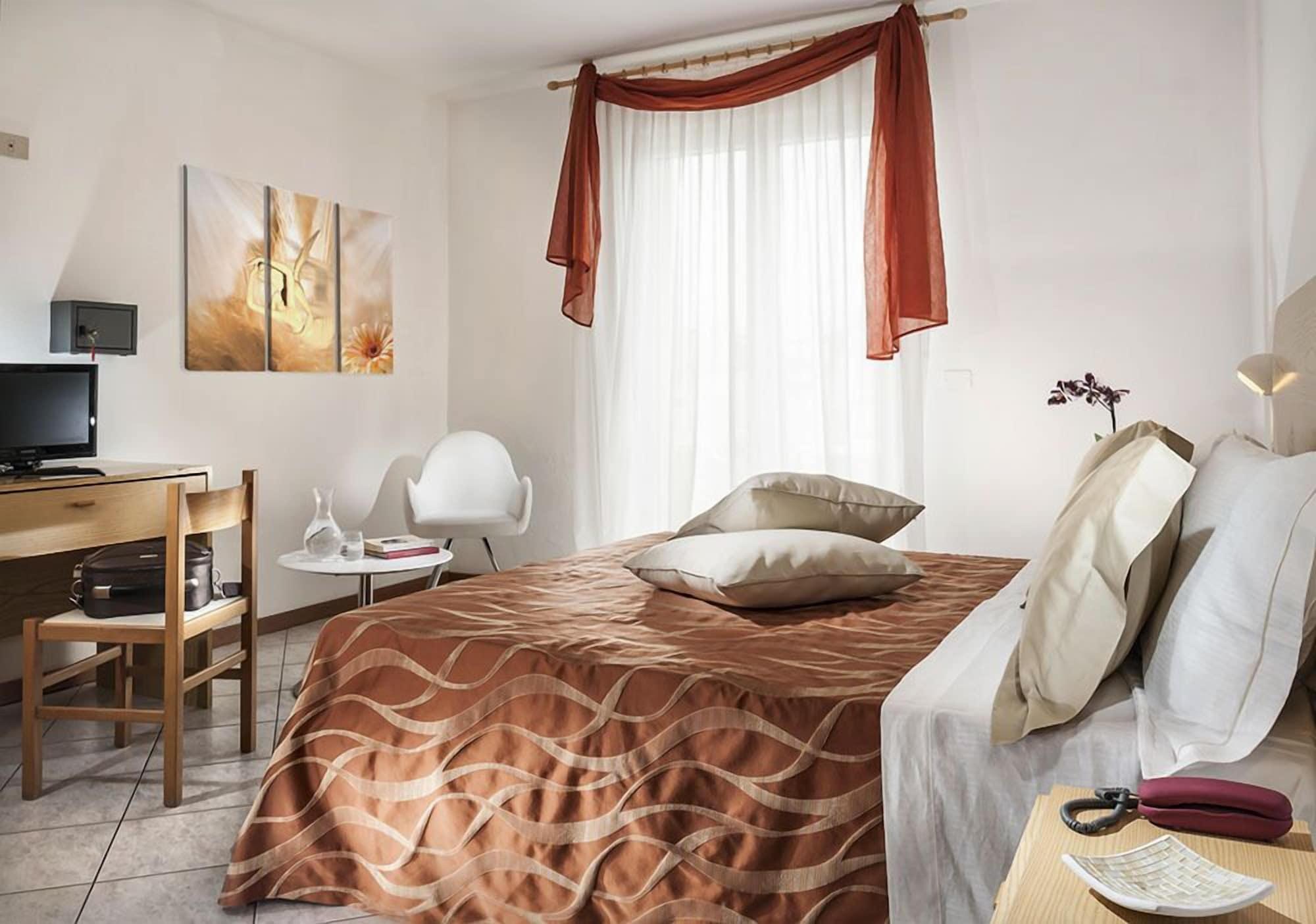 רימיני Hotel Capinera מראה חיצוני תמונה