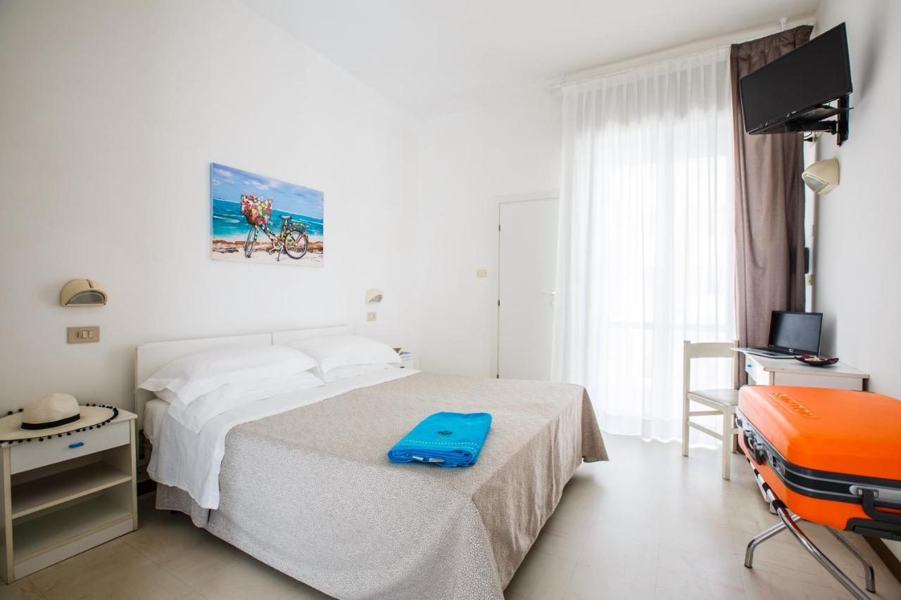 רימיני Hotel Capinera מראה חיצוני תמונה