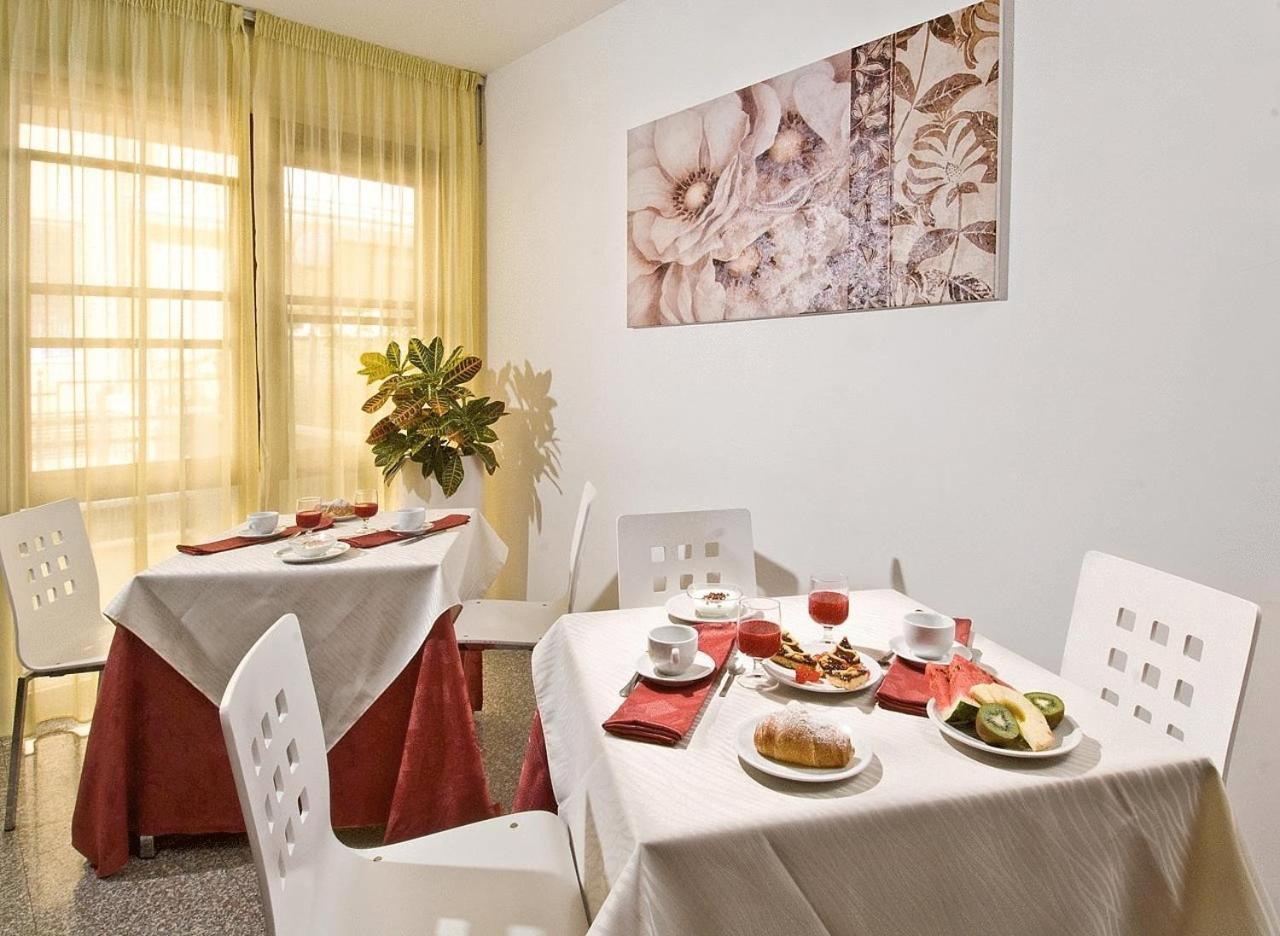 רימיני Hotel Capinera מראה חיצוני תמונה