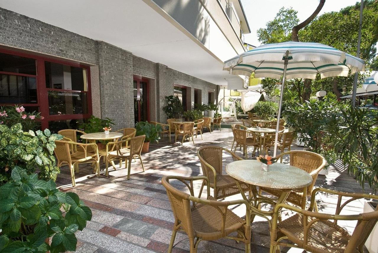 רימיני Hotel Capinera מראה חיצוני תמונה
