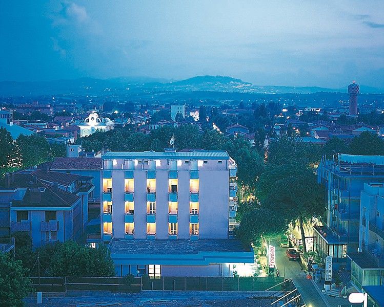 רימיני Hotel Capinera מראה חיצוני תמונה