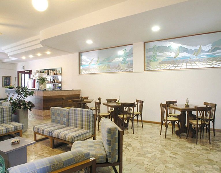 רימיני Hotel Capinera מראה חיצוני תמונה