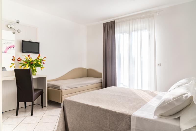 רימיני Hotel Capinera מראה חיצוני תמונה